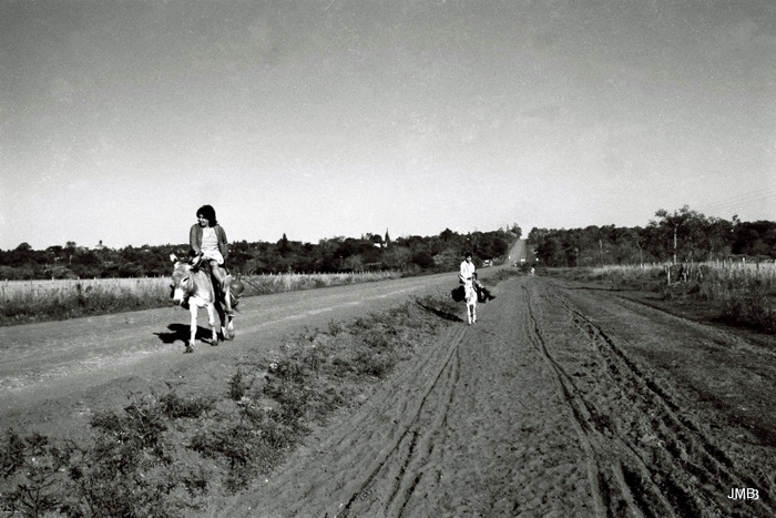 AÑO 1974 - BLANCO Y NEGRO - VIDA CAMPESINA EN PARAGUAY (JOSÉ MARÍA BLANCH)